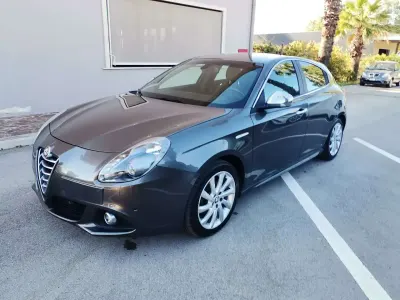 Usata Alfa Romeo Giulietta Distinctive 105 CV (77 kW) 2014 Grigio Utilitaria