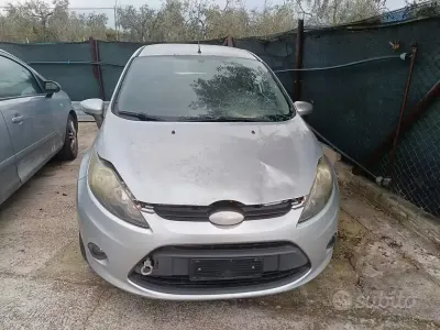 Usata Ford Fiesta 73 CV (53 kW) 2010 Grigio Berlina