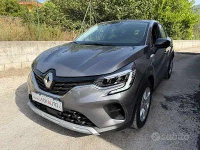 Usata Renault Captur Equilibre 91 CV (66 kW) 2023 Grigio SUV