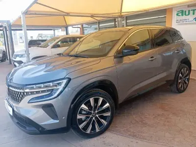 Usata Renault Austral Techno 157 CV (115 kW) 2023 Grigio SUV