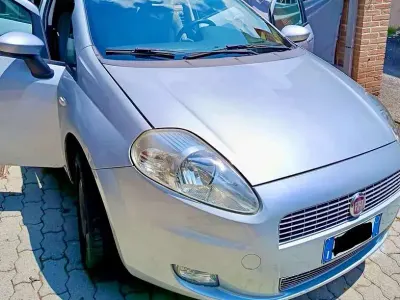 Usata Fiat Grande Punto Dynamic 77 CV (56 kW) 2006 Argento Utilitaria