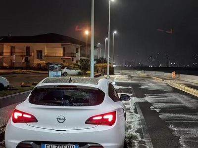 Usata Opel Astra GTC 150 CV (110 kW) 2012 Bianco Berlina