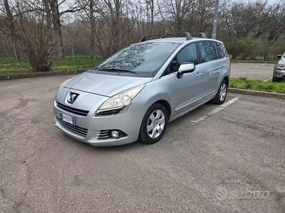 Usata Peugeot 5008 112 CV (82 kW) 2011 Grigio Monovolume