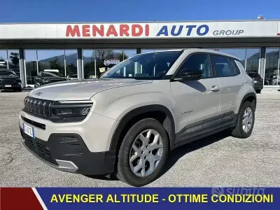Käytetty Jeep Avenger Altitude 101 HP (74 kW) 2024 Harmaa Katumaasturi
