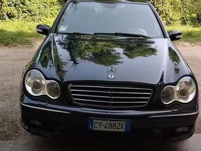 Usata Mercedes C200 122 CV (89 kW) 2006 Blu Station wagon