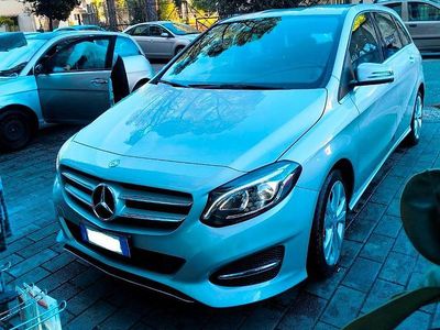 Usata Mercedes B180 109 CV (80 kW) 2017 Grigio Monovolume