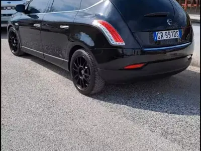 Usata Lancia Delta 165 CV (121 kW) 2009 Nero Utilitaria
