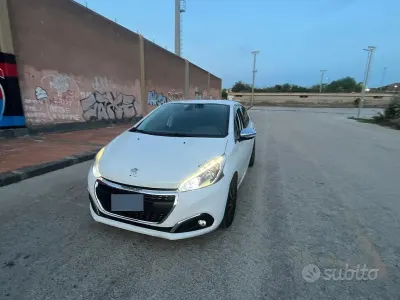 Usata Peugeot 208 75 CV (55 kW) 2022 Bianco Utilitaria