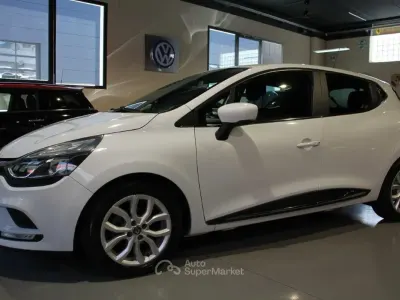 Käytetty Renault Clio IV Zen 90 HP (66 kW) 2018 Valkoinen Sedan