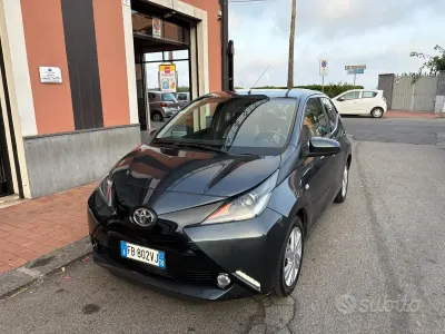 Usata Toyota Aygo X-play 69 CV (50 kW) 2015 Bluazzurro Utilitaria