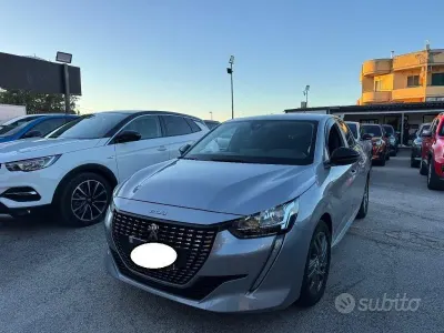 Usata Peugeot 208 Allure 102 CV (75 kW) 2022 Grigio Utilitaria