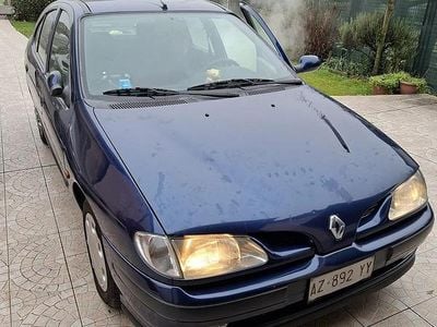Usata Renault Mégane 90 CV (66 kW) 1998 Blu Berlina