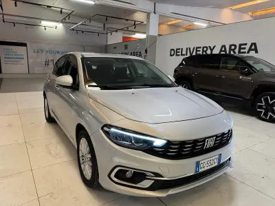 Usado Fiat Tipo Life 131 CV (96 kW) 2021 Gris Berlina
