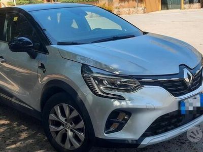 Usata Renault Captur Intens 101 CV (74 kW) 2021 Grigio SUV