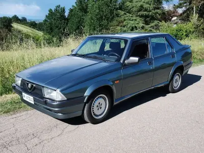 Usata Alfa Romeo 75 148 CV (108 kW) 1992 Verde Berlina