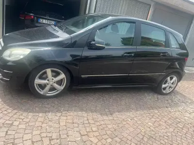 Usata Mercedes B200 Premium 140 CV (102 kW) 2010 Nero Monovolume