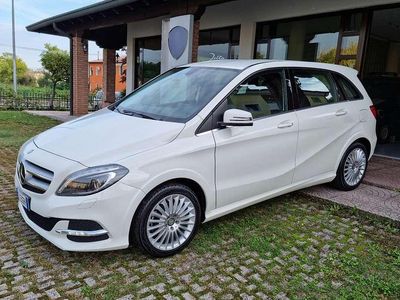 Usata Mercedes B200 156 CV (114 kW) 2015 Bianco Monovolume