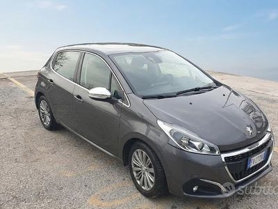 Usata Peugeot 208 100 CV (73 kW) 2019 Grigio Utilitaria