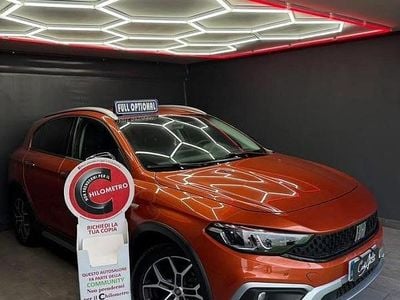 Usata Fiat Tipo Cross 100 CV (73 kW) 2021 Arancione Berlina