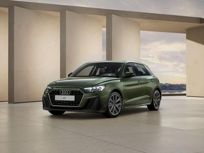 Nuova Audi A1 Sportback S-Line 116 CV (85 kW) 2025 Verde distretto metallizzato Utilitaria
