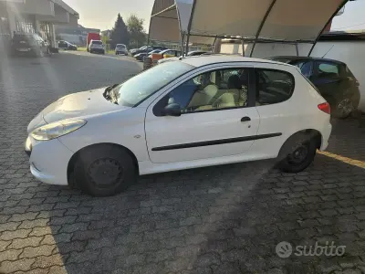 Usata Peugeot 206 68 CV (50 kW) 2012 Berlina