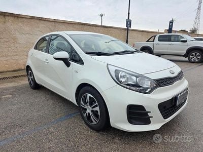 Usata Kia Rio Active 84 CV (61 kW) 2016 Bianco Utilitaria