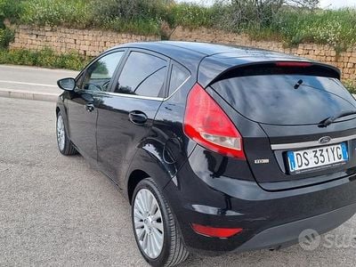 Second-hand Ford Fiesta Titanium 68 CP (50 kW) 2009 Negru Hatchback