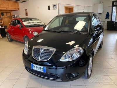 Usata Lancia Ypsilon 69 CV (50 kW) 2012 Nero Utilitaria