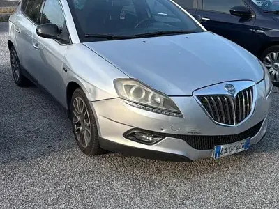 Usata Lancia Delta 120 CV (88 kW) 2010 Grigio Utilitaria