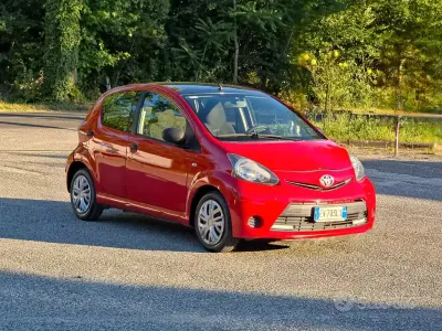 Usata Toyota Aygo Cool 68 CV (50 kW) 2014 Rosso Utilitaria