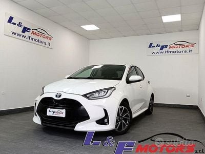 Usata Toyota Yaris Hybrid 92 CV (67 kW) 2022 Bianco Berlina