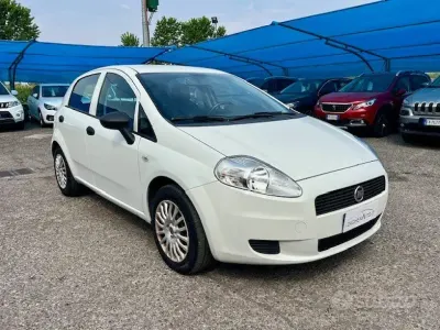 Begagnad Fiat Punto Easy 69 HK (50 kW) 2012 Vit Halvkombi