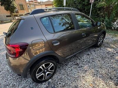 Usata Dacia Sandero Anniversary 95 CV (69 kW) 2020 Marrone Berlina