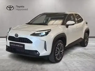 Usata Toyota Yaris Cross Lounge 116 CV (85 kW) 2022 Bianco SUV