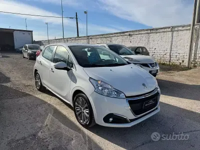 Usata Peugeot 208 Allure 102 CV (75 kW) 2020 Bianco Utilitaria