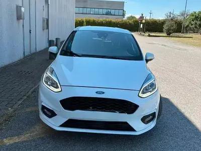 Usata Ford Fiesta ST-Line 86 CV (63 kW) 2018 Bianco Utilitaria
