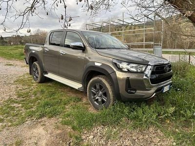 Usata Toyota HiLux Lounge 204 CV (150 kW) 2025 Grigio Pick-up