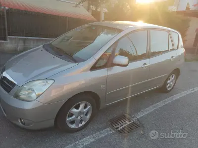 Usata Toyota Corolla 110 CV (80 kW) 2002 Monovolume
