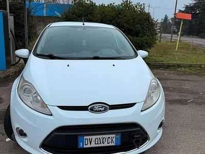 Usata Ford Fiesta 75 CV (55 kW) 2009 Bianco Utilitaria