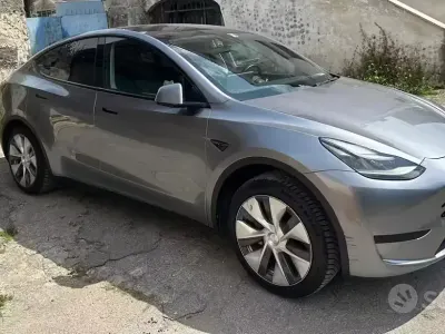 Occasion Tesla Model Y Standard Range 250 kW (340 ch) 2024 Gris SUV