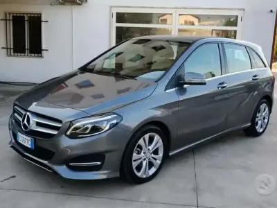 Usata Mercedes B180 Business 109 CV (80 kW) 2016 Grigio Monovolume
