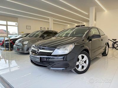 Usata Opel Astra GTC Enjoy 101 CV (74 kW) 2007 Nero Berlina