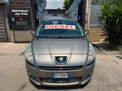 Usata Peugeot 5008 Allure 112 CV (82 kW) 2011 Marrone Monovolume