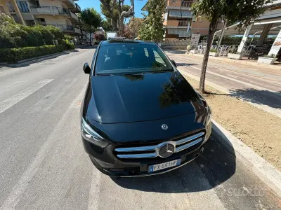 Usata Mercedes B180 136 CV (100 kW) 2019 Nero Utilitaria