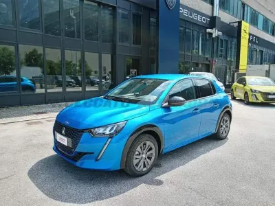 Usado Peugeot e-208 Allure 100 kW (136 CV) 2024 Azul Utilitario