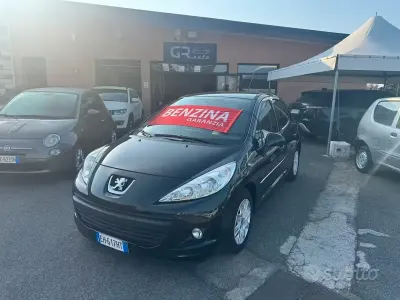 Usata Peugeot 201 73 CV (53 kW) 2012 Nero Berlina