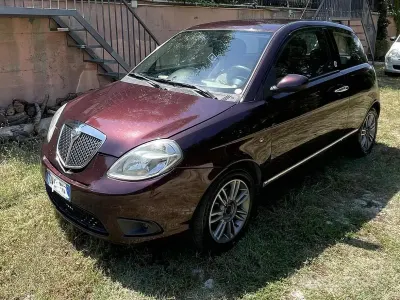 Usata Lancia Ypsilon 95 CV (69 kW) 2009 Viola Utilitaria