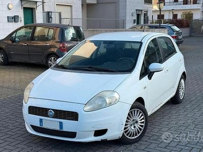 Usata Fiat Grande Punto 77 CV (56 kW) 2009 Bianco Utilitaria