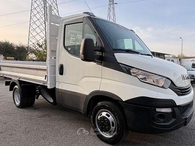 Usata Iveco 35.12 116 CV (85 kW) 2019 Bianco Furgone