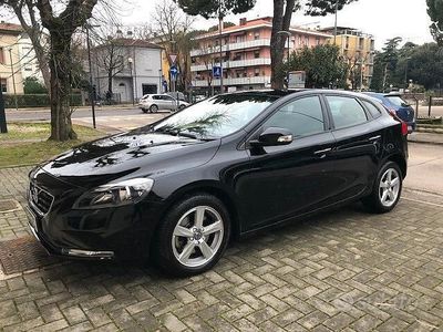 Usata Volvo V40 Kinetic 119 CV (87 kW) 2016 Nero Berlina